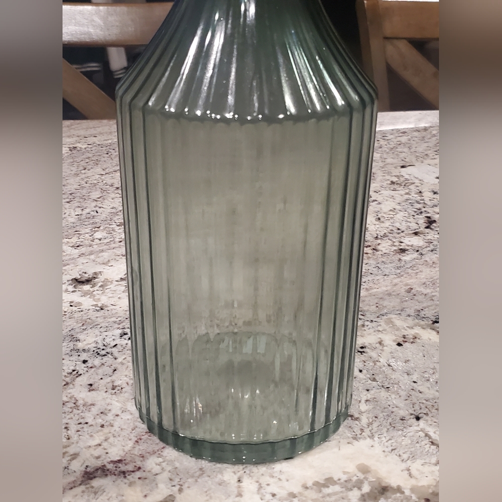 Gorgeous Green Glass Vase-NWT - Picture 4 of 6